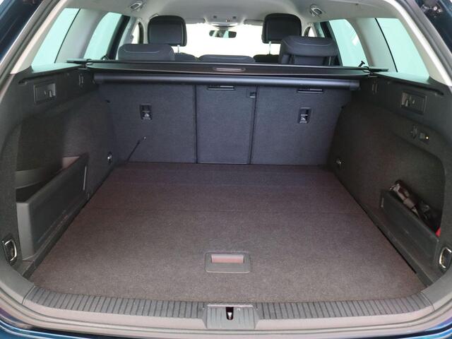 Volkswagen PASSAT 1.4 TSI PHEV GTE Business 218PK DSG Adaptieve Cruise Controle, Virtual Cockpit, Elektr. Achterklep, Navi, Stoel-Stuurverwarming, Achteruitrijcamera, Trekhaak, 17" LM Velgen