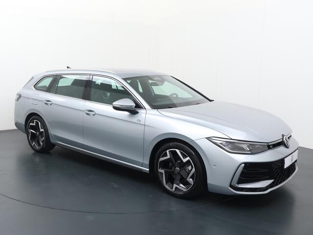 Volkswagen PASSAT Variant 1.5 eTSI R-Line Business | 150 PK | Trekhaak | Ergo Active stoelen | El. achterklep | Stoelverwarming