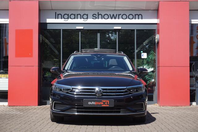 Volkswagen PASSAT Variant 1.4 TSI PHEV GTE Business | Panoramadak | Discover Media | Trekhaak | Camera | Standkachel | ACC | Virtual Cockpit |