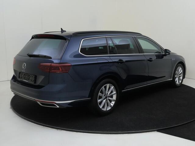 Volkswagen PASSAT Variant 1.4 TSI PHEV GTE Business | Parkeerassistent | Head-up display | 360 camera | LED matrix verlichting | Stoelverwarming voor en achter | Dodehoek detectie | Standkachel |