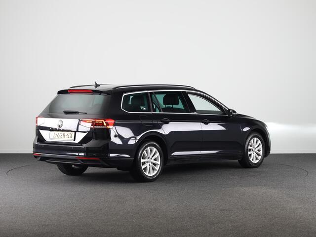 Volkswagen PASSAT Variant 1.5 TSI Comfort Business 150 PK | Automaat ( DSG) | Navigatie | Wegklapbare trekhaak | Extra getint glas