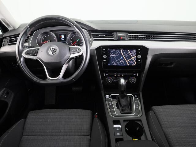Volkswagen PASSAT Variant 1.5 TSI Comfort Business 150 PK | Automaat ( DSG) | Navigatie | Wegklapbare trekhaak | Extra getint glas