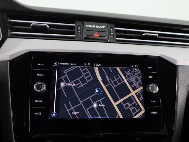 Volkswagen PASSAT Variant 1.5 TSI Comfort Business 150 PK | Automaat ( DSG) | Navigatie | Wegklapbare trekhaak | Extra getint glas