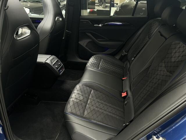 Volkswagen PASSAT 1.5 eHybrid R-Line Edition 272PK DSG black style, matrix led, tr