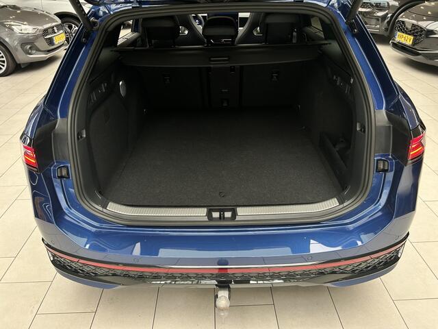 Volkswagen PASSAT 1.5 eHybrid R-Line Edition 272PK DSG black style, matrix led, tr