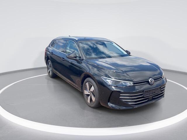 Volkswagen PASSAT Variant Business 1.5 110kW/150PK eTSI 7-DSG · Navigatie · Camera + Parkeersensoren · Stoelverwarming · Trekhaak ·