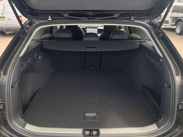 Volkswagen PASSAT Variant Business 1.5 110kW/150PK eTSI 7-DSG · Navigatie · Camera + Parkeersensoren · Stoelverwarming · Trekhaak ·