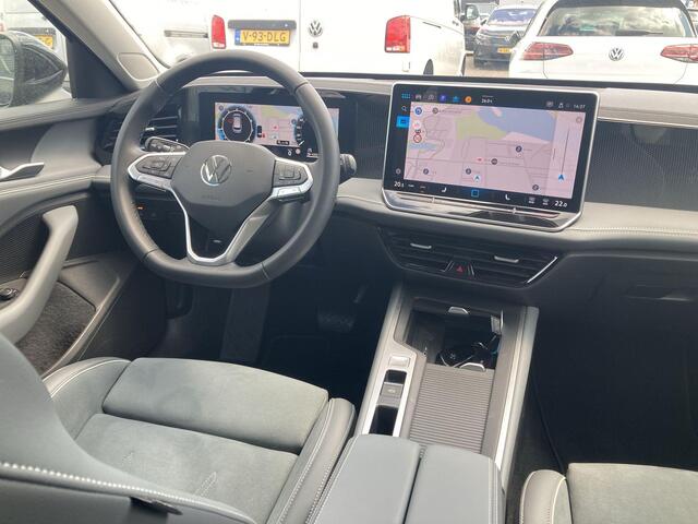 Volkswagen PASSAT Variant Business 1.5 110kW/150PK eTSI 7-DSG · Navigatie · Camera + Parkeersensoren · Stoelverwarming · Trekhaak ·