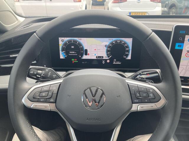 Volkswagen PASSAT Variant Business 1.5 110kW/150PK eTSI 7-DSG · Navigatie · Camera + Parkeersensoren · Stoelverwarming · Trekhaak ·