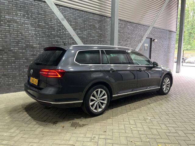 Volkswagen PASSAT Variant 1.6 TDI Highline Business R | Incl. BTW | Automaat | Panoramadak | Vol-Leder | Getint Glas | Camera