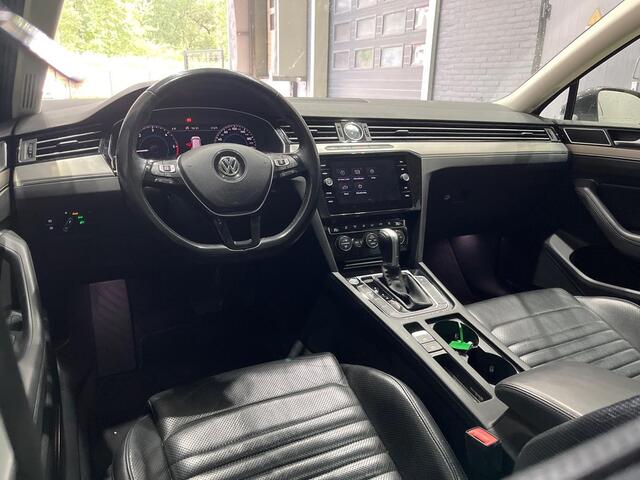 Volkswagen PASSAT Variant 1.6 TDI Highline Business R | Incl. BTW | Automaat | Panoramadak | Vol-Leder | Getint Glas | Camera