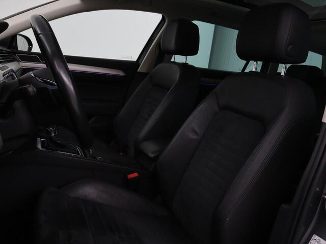 Volkswagen PASSAT 1.4 TSI GTE | Panoramadak | Stoelverwarming | Trekhaak | Adaptive cruise | Camera | Carplay | Leder/Alcantara | Full LED | Virtual Cockpit