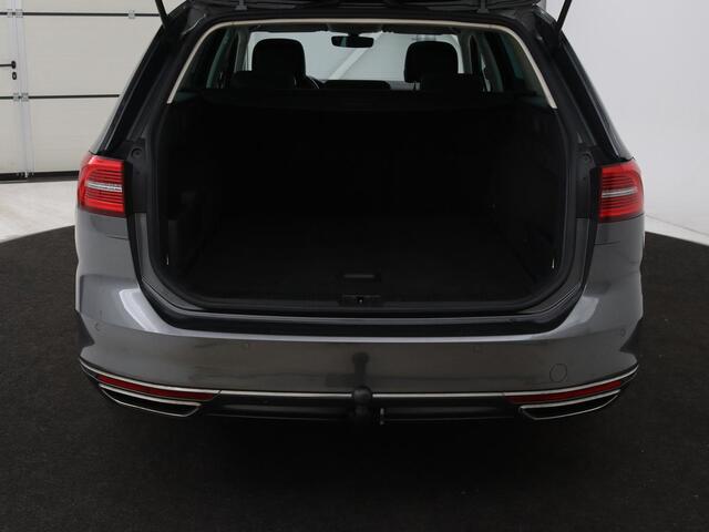 Volkswagen PASSAT 1.4 TSI GTE | Panoramadak | Stoelverwarming | Trekhaak | Adaptive cruise | Camera | Carplay | Leder/Alcantara | Full LED | Virtual Cockpit