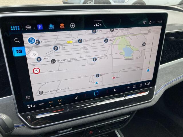 Volkswagen PASSAT Variant 1.5eHybrid 200kW/272PK R-Line DSG · Panoramadak · Trekhaak · 360°Camera + Parkeersensoren · Garantie tot augustus 2029 of 100000km.