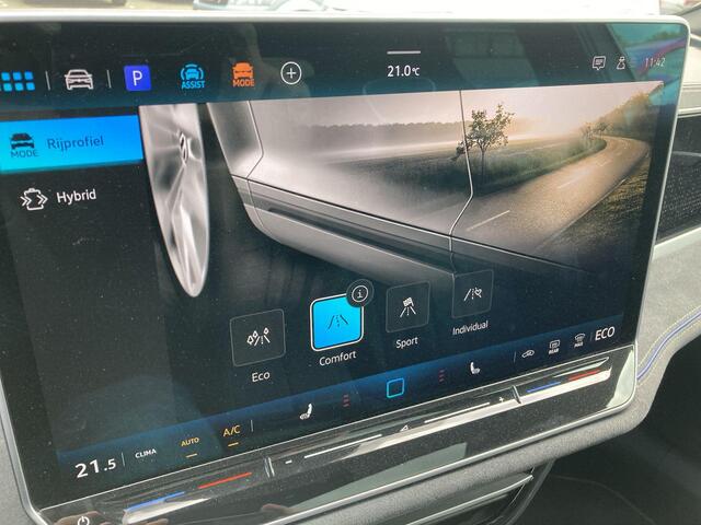 Volkswagen PASSAT Variant 1.5eHybrid 200kW/272PK R-Line DSG · Panoramadak · Trekhaak · 360°Camera + Parkeersensoren · Garantie tot augustus 2029 of 100000km.