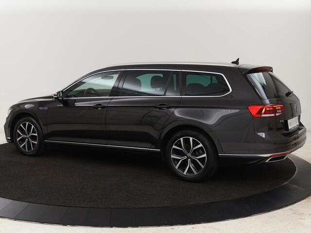 Volkswagen PASSAT 1.4 TSI PHEV GTE | Leder | Stoelverwarming | 360 camera | Matrix LED | Trekhaak | Carplay | Massage | Navigatie | Adaptive cruise | Achterbankverwarming