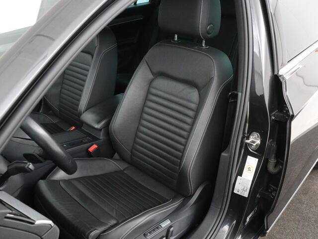 Volkswagen PASSAT 1.4 TSI PHEV GTE | Leder | Stoelverwarming | 360 camera | Matrix LED | Trekhaak | Carplay | Massage | Navigatie | Adaptive cruise | Achterbankverwarming
