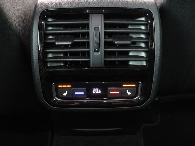 Volkswagen PASSAT 1.4 TSI PHEV GTE | Leder | Stoelverwarming | 360 camera | Matrix LED | Trekhaak | Carplay | Massage | Navigatie | Adaptive cruise | Achterbankverwarming