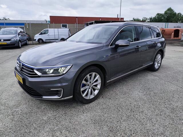 Volkswagen PASSAT Variant 1.4 TSI GTE Connected Series Plus - COMING SOON