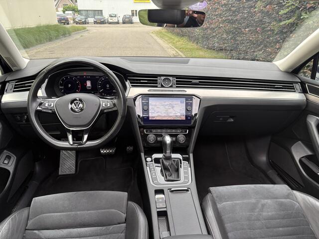 Volkswagen PASSAT Variant 1.8 TSI Business Edition R / AUTOMAAT / NAVI / PANORAMADAK