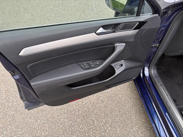 Volkswagen PASSAT Variant 1.8 TSI Business Edition R / AUTOMAAT / NAVI / PANORAMADAK