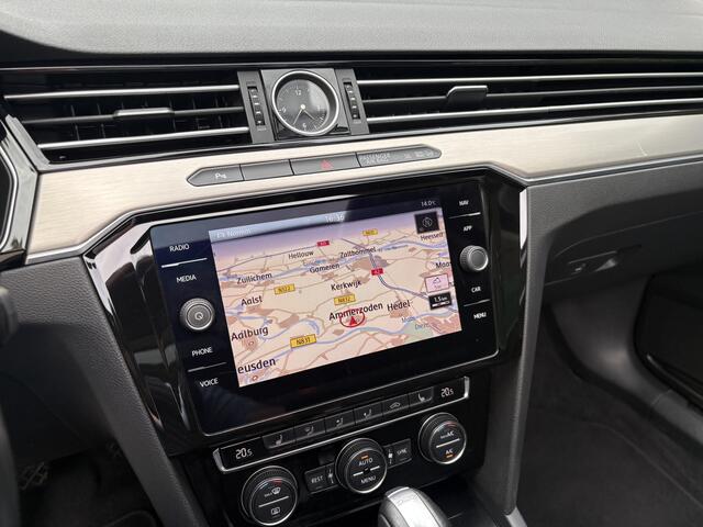 Volkswagen PASSAT Variant 1.8 TSI Business Edition R / AUTOMAAT / NAVI / PANORAMADAK