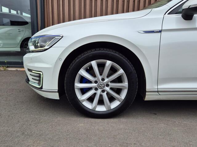 Volkswagen PASSAT Variant 1.4 TSI GTE Connected Series Plus | BTW | Pano | LED | Trekhaak | HUD | 360 camera