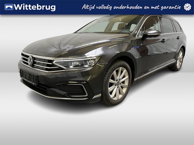 Volkswagen PASSAT Variant 1.4 TSI PHEV GTE Business / AUTOMAAT/ PANO/ ALCANTARA/ ELEKTR. TREKHAAK/ PARK. SENSOREN + CAMERA/ APP-CONNECT/ DIGITAL DASH/ KEYLESS/ CLIMA/ DAB/ ERGOCOMFORT/ NAVI