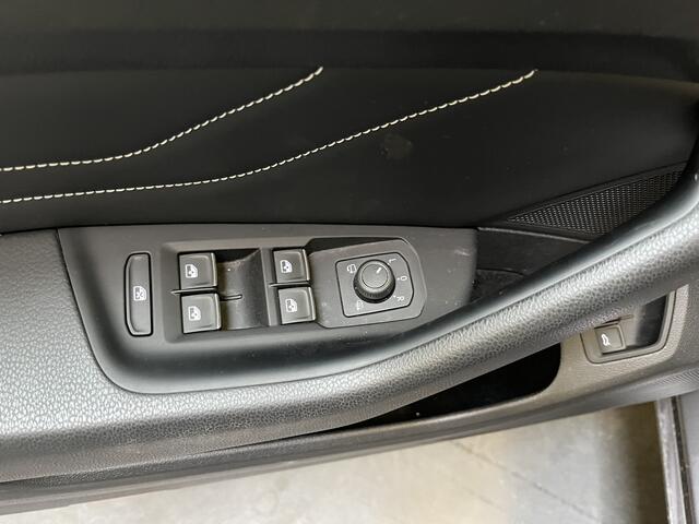 Volkswagen PASSAT Variant 1.4 TSI PHEV GTE Business / AUTOMAAT/ PANO/ ALCANTARA/ ELEKTR. TREKHAAK/ PARK. SENSOREN + CAMERA/ APP-CONNECT/ DIGITAL DASH/ KEYLESS/ CLIMA/ DAB/ ERGOCOMFORT/ NAVI