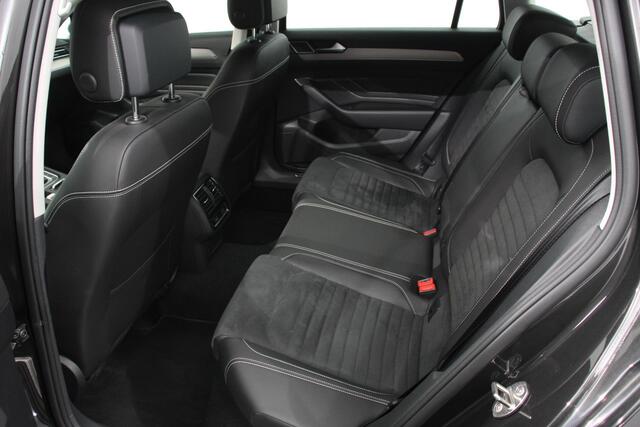 Volkswagen PASSAT Variant 1.5 TSI 150pk DSG Elegance Plus Pro | Navigatie | Camera | Climate Control | Adaptive Cruise Control | Elektrische Achterklep | Lane Assist | LED | DAB |