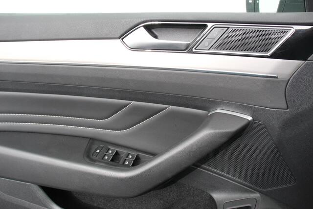 Volkswagen PASSAT Variant 1.5 TSI 150pk DSG Elegance Plus Pro | Navigatie | Camera | Climate Control | Adaptive Cruise Control | Elektrische Achterklep | Lane Assist | LED | DAB |
