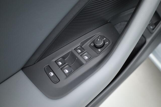 Volkswagen PASSAT Variant 1.5 eHybrid Business | Navi | Massage | Elek. Trekhaak | Keyless | Adapt. Cruise | Stoel- Stuurverw. |