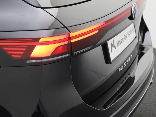 Volkswagen PASSAT Variant 1.5 eTsi 150pk DSG Business · Navigatie · Camera + Parkeersensoren · Stoelverwarming · Trekhaak ·