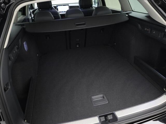 Volkswagen PASSAT Variant 1.5 eTsi 150pk DSG Business · Navigatie · Camera + Parkeersensoren · Stoelverwarming · Trekhaak ·
