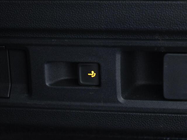 Volkswagen PASSAT Variant 1.5 eTsi 150pk DSG Business · Navigatie · Camera + Parkeersensoren · Stoelverwarming · Trekhaak ·