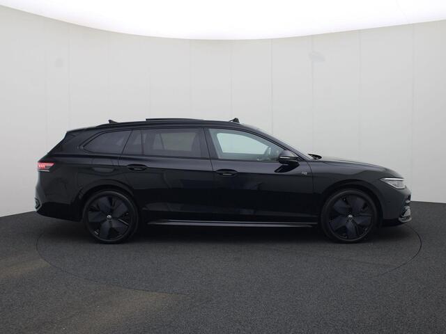 Volkswagen PASSAT Variant 1.5eHybrid 200kW/272PK R-Line DSG · Panoramadak · Navigatie · 360° Camera + Parkeersensoren · Garantie t/m 30-07-2029 of 100.000km