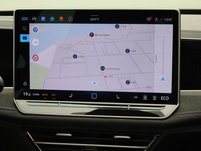 Volkswagen PASSAT Variant 1.5eHybrid 200kW/272PK R-Line DSG · Panoramadak · Navigatie · 360° Camera + Parkeersensoren · Garantie t/m 30-07-2029 of 100.000km