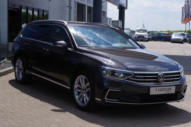 Volkswagen PASSAT Variant 1.4 TSI PHEV GTE 218 PK Business PHEV, Leder-Alcantara, Camera, Groot-Navi,