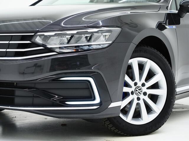 Volkswagen PASSAT Variant 1.4 TSI PHEV GTE | Panoramadak | Trekhaak | Massage | Adaptive Cruise | Camera | Carplay