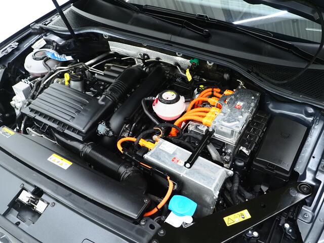 Volkswagen PASSAT Variant 1.4 TSI PHEV GTE | Panoramadak | Trekhaak | Massage | Adaptive Cruise | Camera | Carplay
