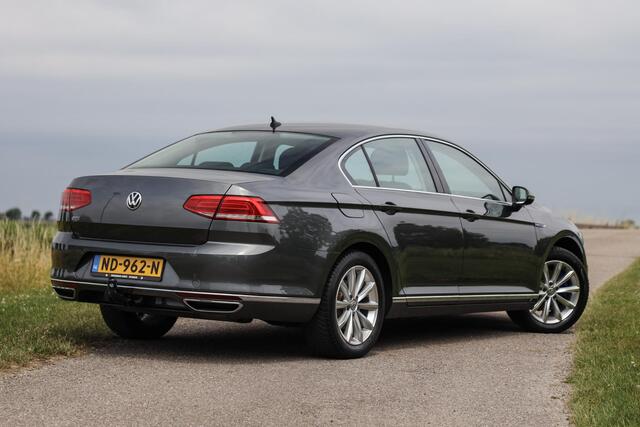 Volkswagen PASSAT 1.4 TSI GTE ? LED ? Carplay ? Trekhaak