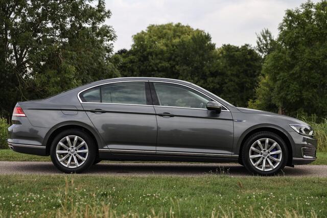 Volkswagen PASSAT 1.4 TSI GTE ? LED ? Carplay ? Trekhaak