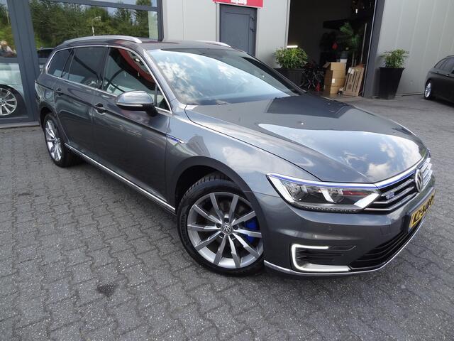 Volkswagen PASSAT Variant 1.4 TSI GTE | PANO | VOL LEDER | TREKHAAK | LMV |