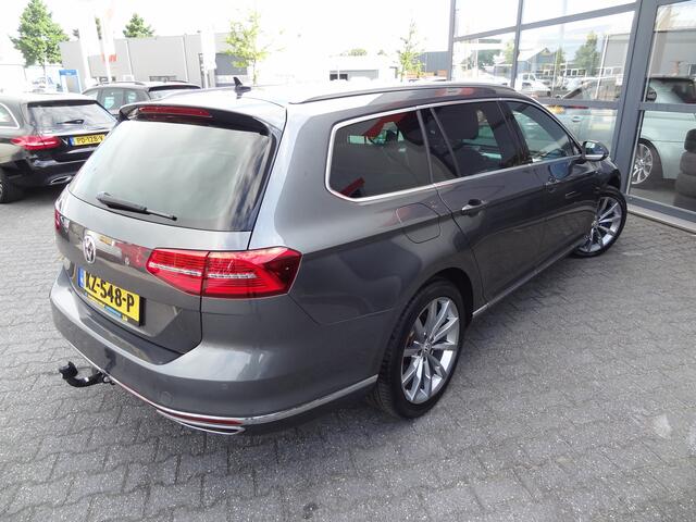 Volkswagen PASSAT Variant 1.4 TSI GTE | PANO | VOL LEDER | TREKHAAK | LMV |