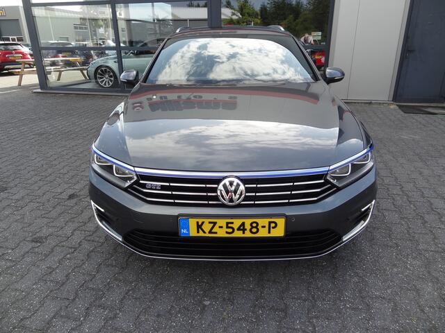 Volkswagen PASSAT Variant 1.4 TSI GTE | PANO | VOL LEDER | TREKHAAK | LMV |