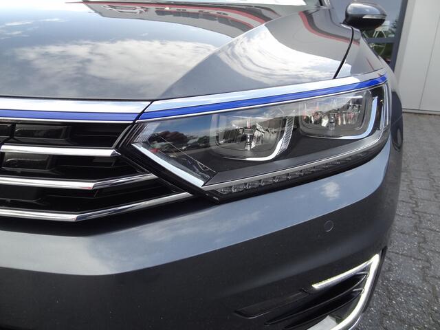 Volkswagen PASSAT Variant 1.4 TSI GTE | PANO | VOL LEDER | TREKHAAK | LMV |