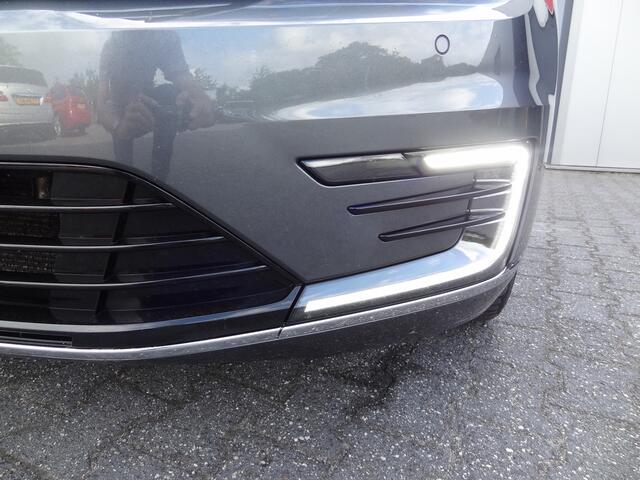 Volkswagen PASSAT Variant 1.4 TSI GTE | PANO | VOL LEDER | TREKHAAK | LMV |