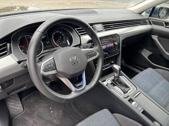 Volkswagen PASSAT Variant 1.4 TSI PHEV GTE Automaat Business Trekhaak / Panoramadak / Camera