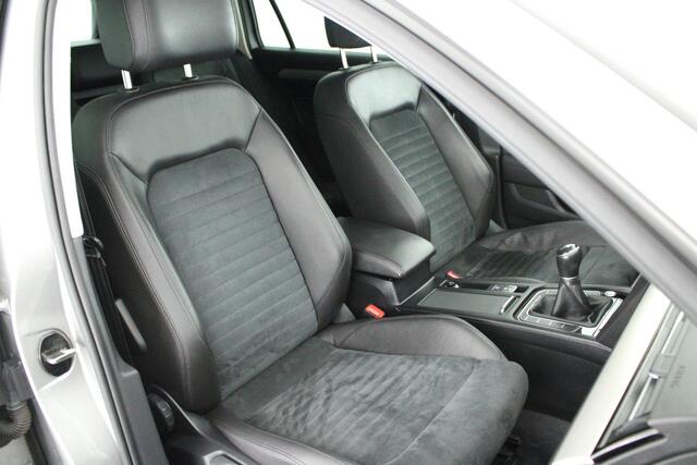 Volkswagen PASSAT Variant 1.4 TSI 150pk H6 ACT R-Line Highline Trekhaak Camera Led Stoelverwarming Virtual Cockpit Navigatie