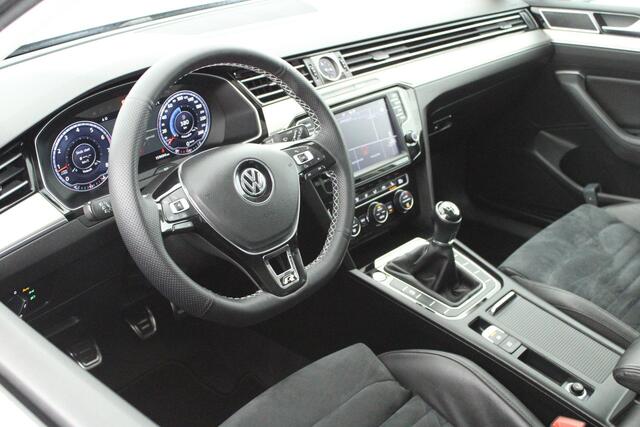 Volkswagen PASSAT Variant 1.4 TSI 150pk H6 ACT R-Line Highline Trekhaak Camera Led Stoelverwarming Virtual Cockpit Navigatie